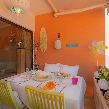 Luxury 1 Minute To The Beach & Salt Pool Apartment