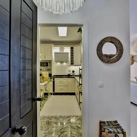 Luxury 1 Minute To The Beach & Salt Pool Apartment