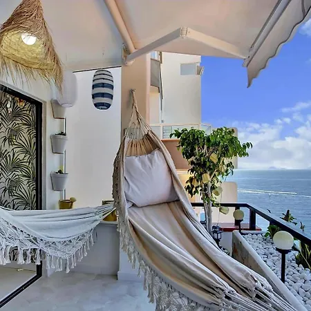Luxury 1 Minute To The Beach & Salt Pool Apartment