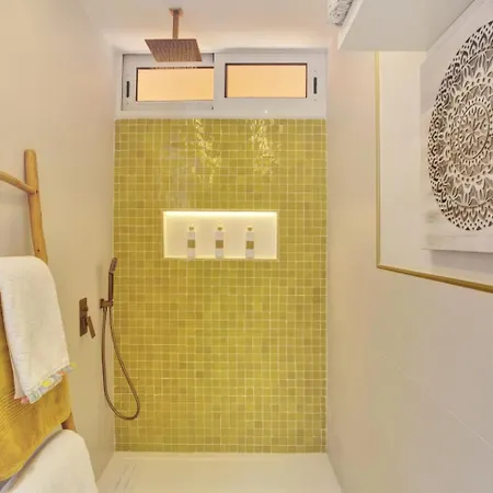 Apartment Luxury 1 Minute To The Beach & Salt Pool