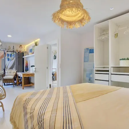 Apartment Luxury 1 Minute To The Beach & Salt Pool